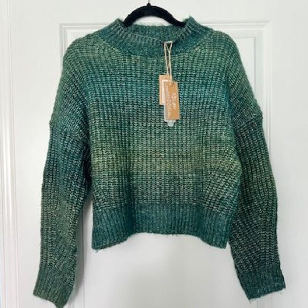 NEW with tags! RD Style ladies green/teal ombre knit cropped sweater, size small